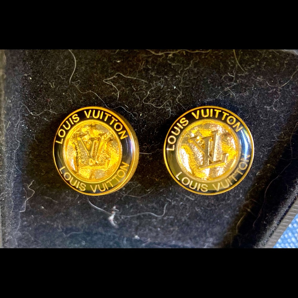 Earrings made from button